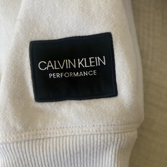 Performance Cropped Calvin Klein Sweatshirt - Picture 2 of 5